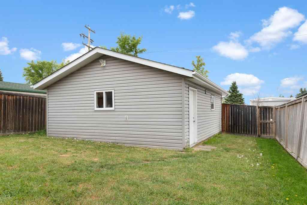 MLS® A2247304 - 44 Country Ridge Close  in Lacombe Residential Subdivision Lacombe, Residential