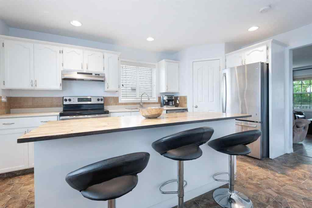 MLS® A2247304 - 44 Country Ridge Close  in Lacombe Residential Subdivision Lacombe, Residential