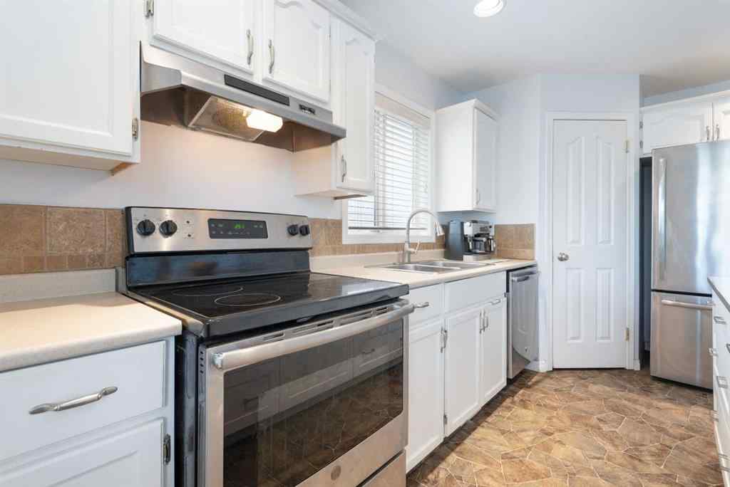 MLS® A2247304 - 44 Country Ridge Close  in Lacombe Residential Subdivision Lacombe, Residential