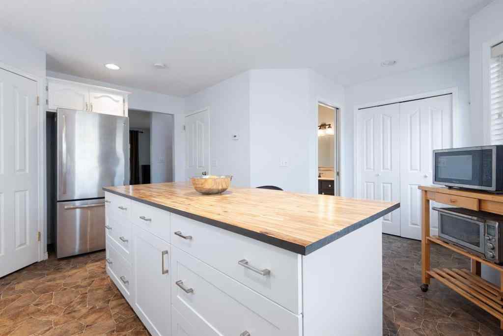 MLS® A2247304 - 44 Country Ridge Close  in Lacombe Residential Subdivision Lacombe, Residential