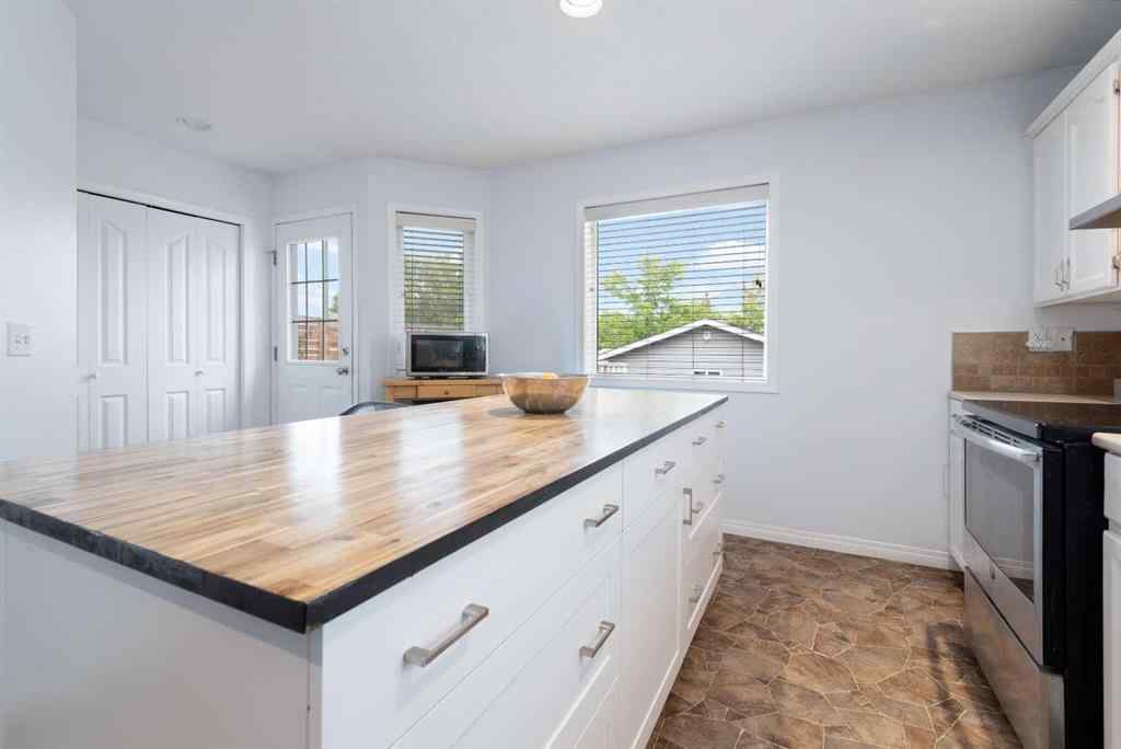 MLS® A2247304 - 44 Country Ridge Close  in Lacombe Residential Subdivision Lacombe, Residential