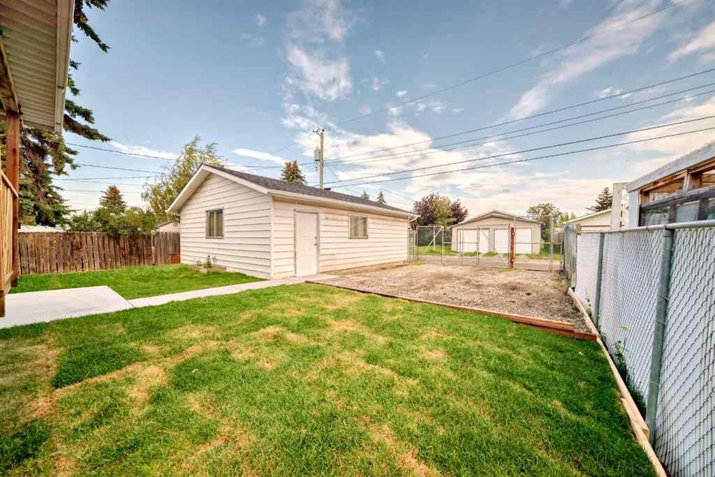 MLS® A2247324 - 256 Penbrooke Close SE in Penbrooke Meadows Calgary, Residential