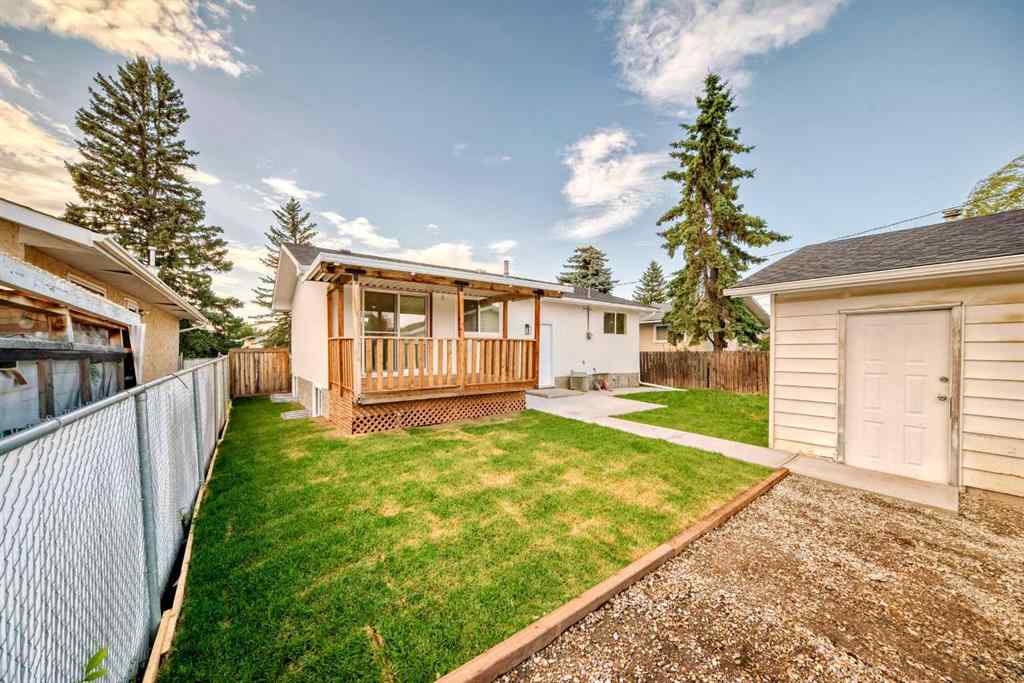 MLS® A2247324 - 256 Penbrooke Close SE in Penbrooke Meadows Calgary, Residential