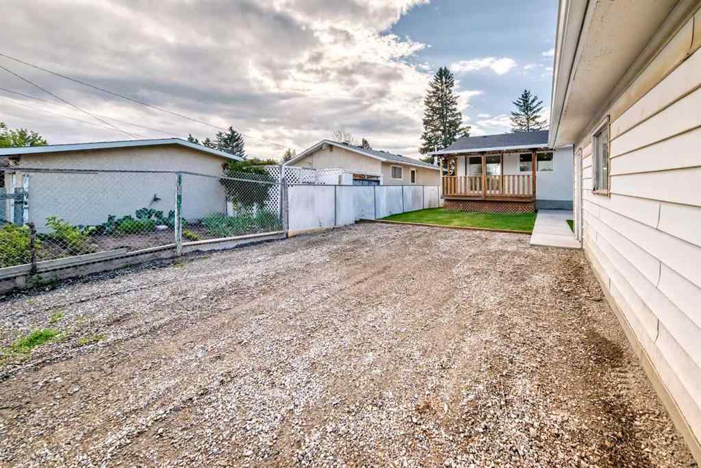 MLS® A2247324 - 256 Penbrooke Close SE in Penbrooke Meadows Calgary, Residential