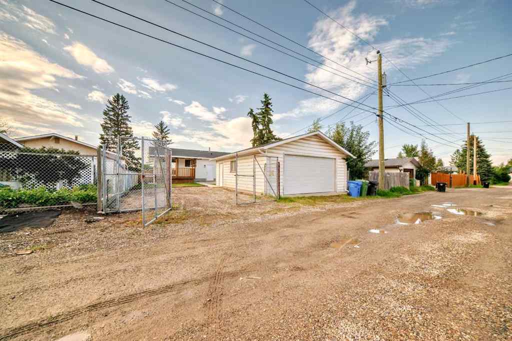 MLS® A2247324 - 256 Penbrooke Close SE in Penbrooke Meadows Calgary, Residential