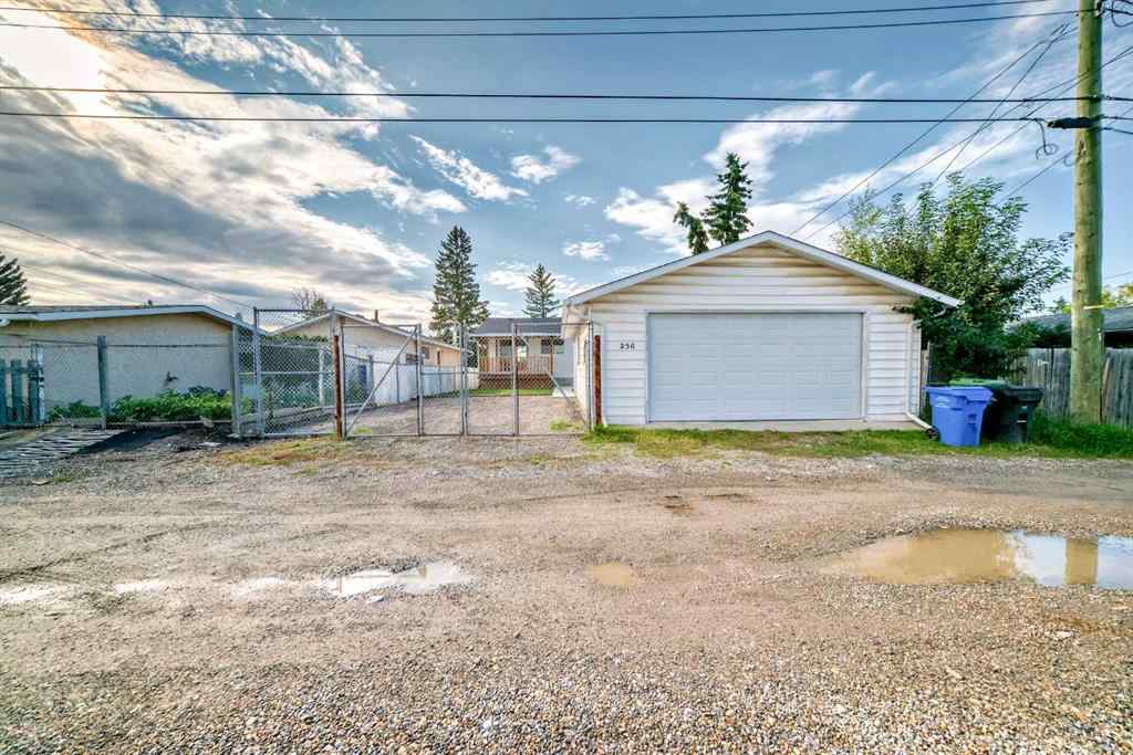 MLS® A2247324 - 256 Penbrooke Close SE in Penbrooke Meadows Calgary, Residential