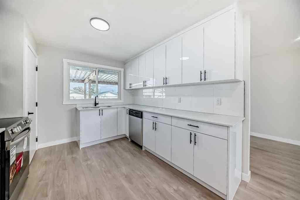 MLS® A2247324 - 256 Penbrooke Close SE in Penbrooke Meadows Calgary, Residential