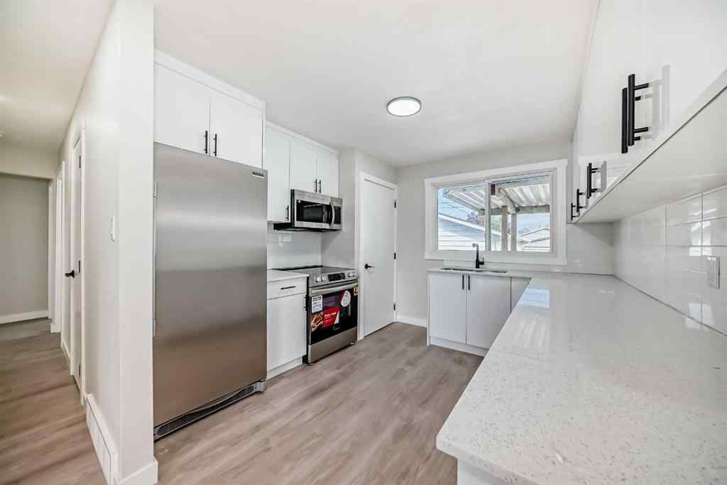 MLS® A2247324 - 256 Penbrooke Close SE in Penbrooke Meadows Calgary, Residential