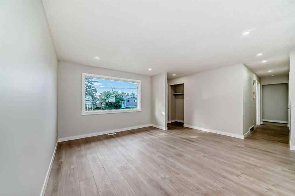 MLS® A2247324 - 256 Penbrooke Close SE in Penbrooke Meadows Calgary, Residential