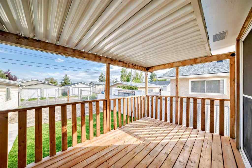 MLS® A2247324 - 256 Penbrooke Close SE in Penbrooke Meadows Calgary, Residential