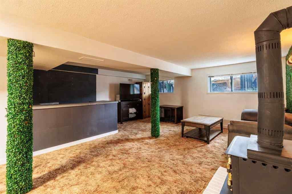 MLS® A2247329 - 92 Erin Woods Drive SE in Erin Woods Calgary, Residential