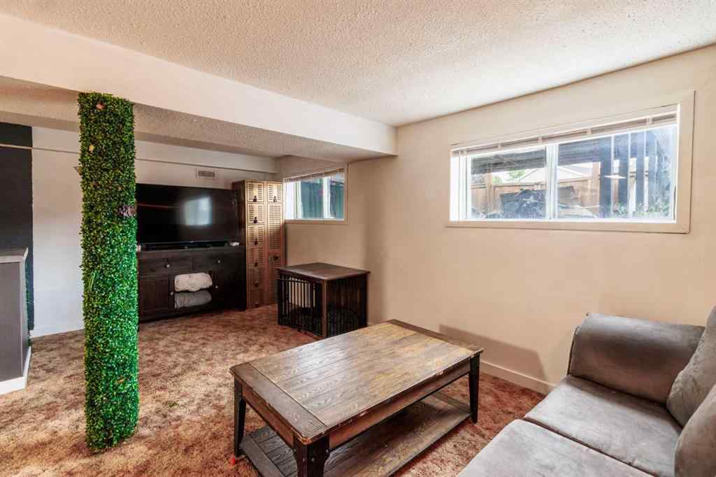 MLS® A2247329 - 92 Erin Woods Drive SE in Erin Woods Calgary, Residential