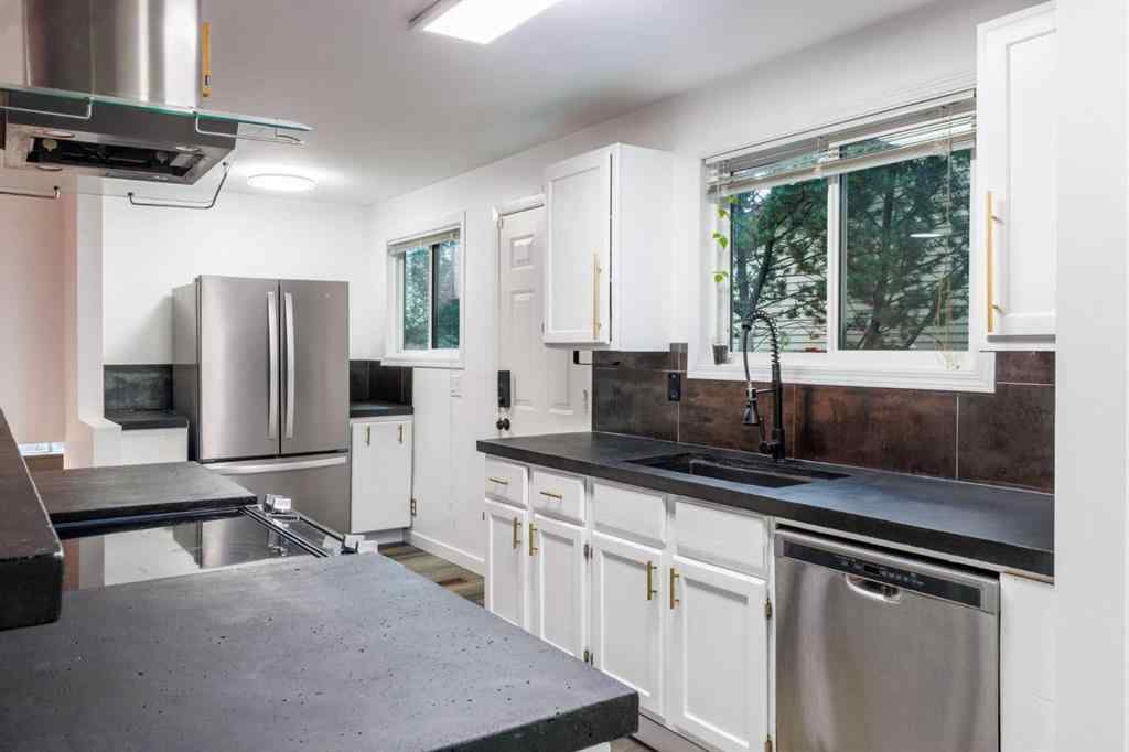MLS® A2247329 - 92 Erin Woods Drive SE in Erin Woods Calgary, Residential