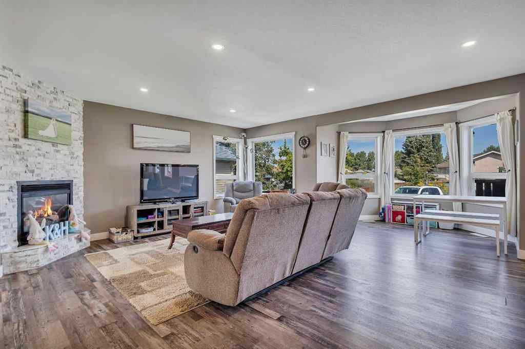 MLS® A2247334 - 5838 65 Avenue  in NONE Rocky Mountain House, Residential