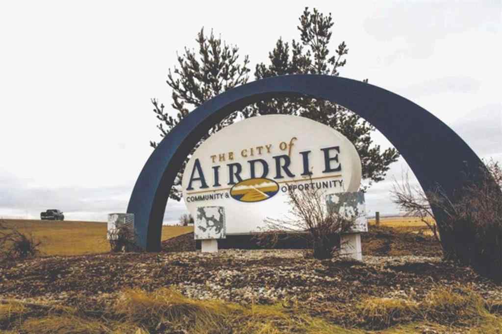 MLS® A2247336 - 165 Hillcrest Drive SW in Hillcrest Airdrie, Residential