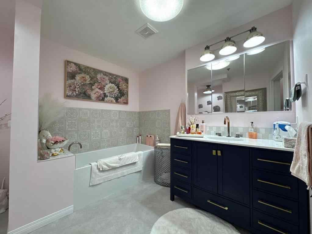 MLS® A2247341 - Unit #203 5040 53 Street  in Downtown Sylvan Lake, Residential
