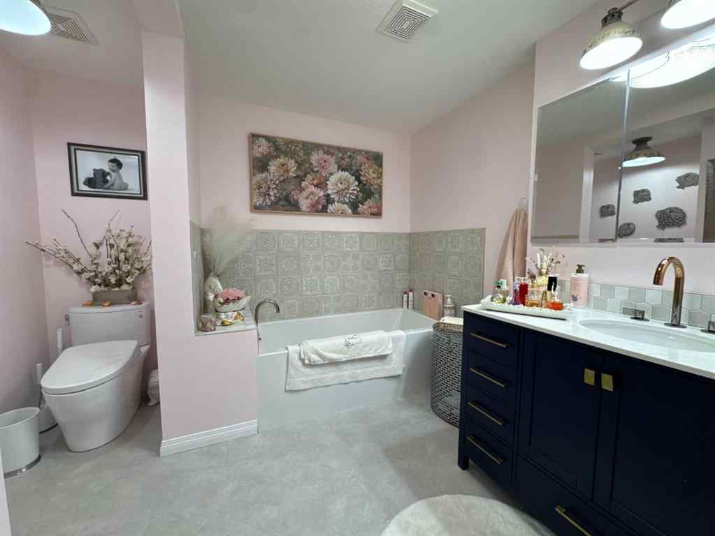 MLS® A2247341 - Unit #203 5040 53 Street  in Downtown Sylvan Lake, Residential
