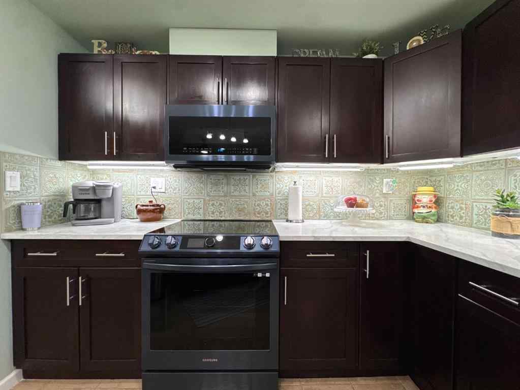 MLS® A2247341 - Unit #203 5040 53 Street  in Downtown Sylvan Lake, Residential