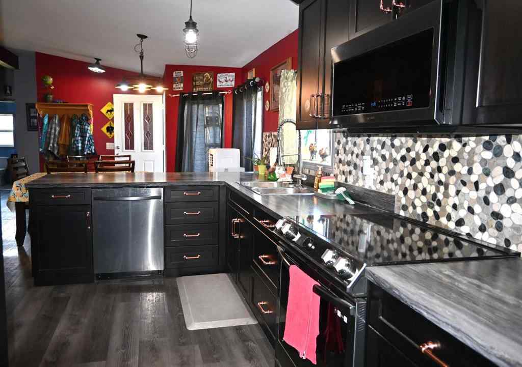 MLS® A2247365 - 2513 3 Highway  in NONE Rural Pincher Creek No. 9, M.D. of, Residential