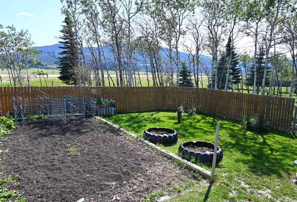 MLS® A2247365 - 2513 3 Highway  in NONE Rural Pincher Creek No. 9, M.D. of, Residential