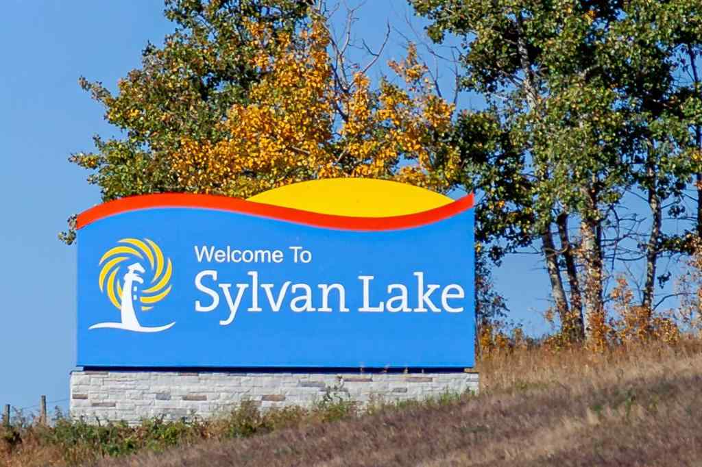 MLS® A2247375 - 139 Gray Close  in Grayhawk Sylvan Lake, Residential