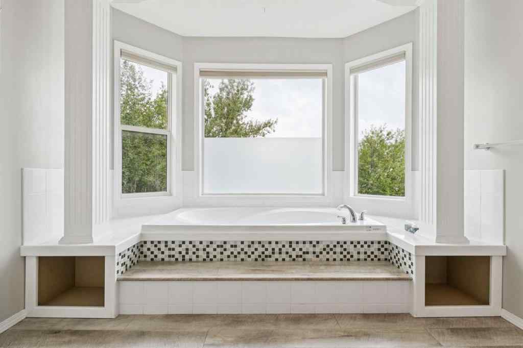 MLS® A2247391 - 132 Citadel Meadow Bay NW in Citadel Calgary, Residential
