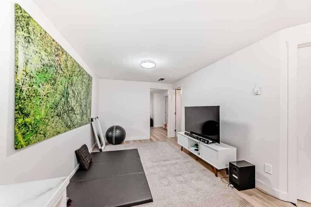 MLS® A2247396 - 329 37 Street SW in Spruce Cliff Calgary, Residential