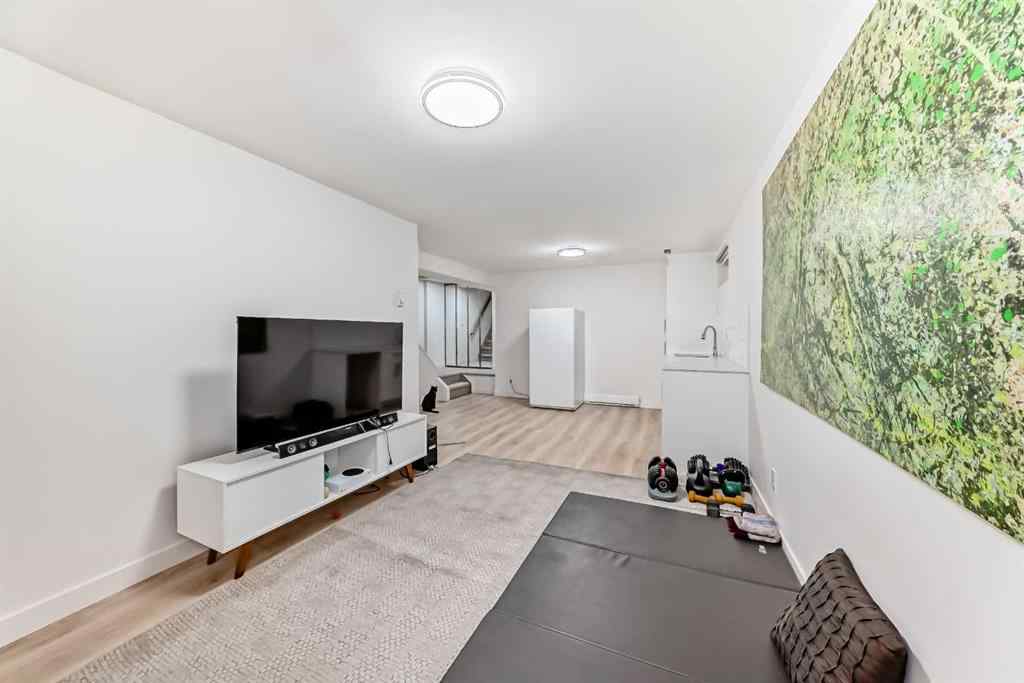 MLS® A2247396 - 329 37 Street SW in Spruce Cliff Calgary, Residential