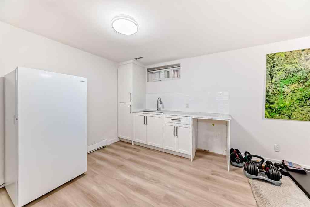 MLS® A2247396 - 329 37 Street SW in Spruce Cliff Calgary, Residential