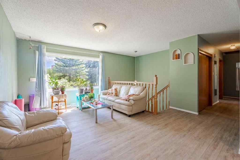 MLS® A2247457 - 3152 Blakiston Drive NW in Brentwood Calgary, Residential