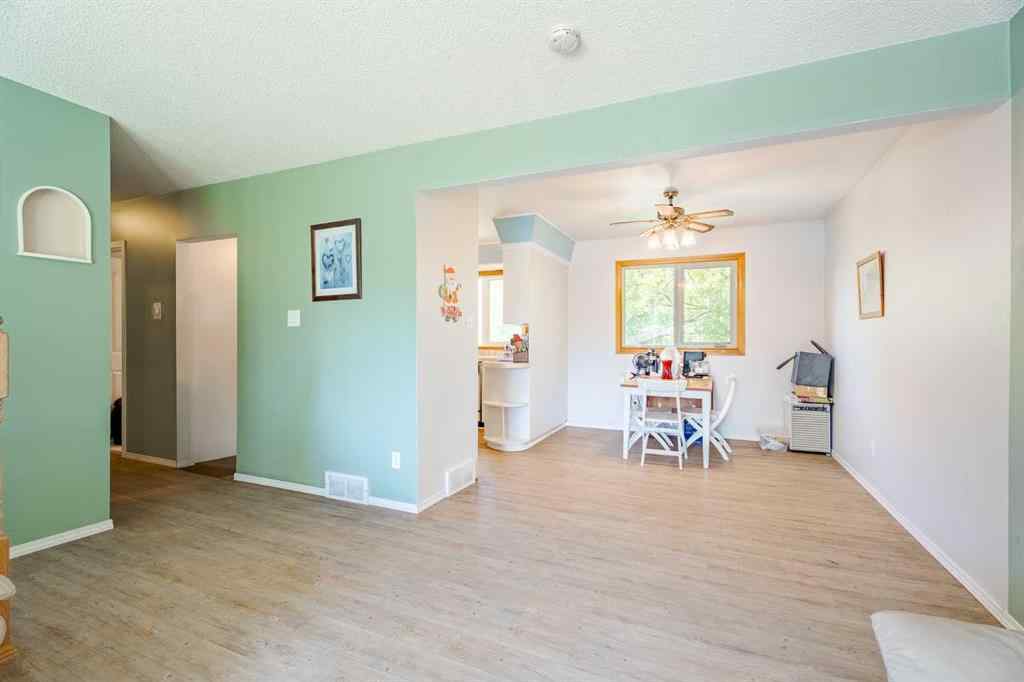 MLS® A2247457 - 3152 Blakiston Drive NW in Brentwood Calgary, Residential