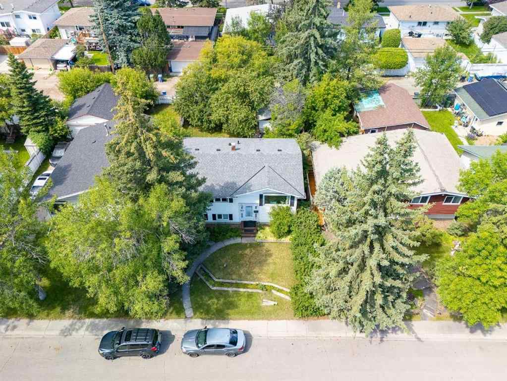 MLS® A2247457 - 3152 Blakiston Drive NW in Brentwood Calgary, Residential