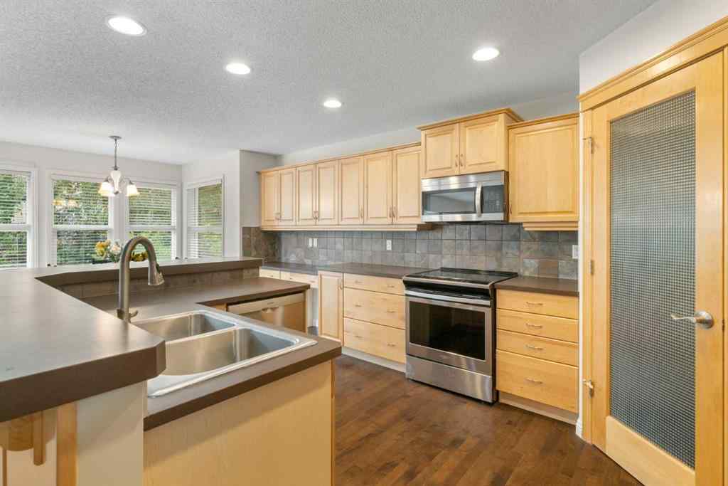 MLS® A2247491 - 29 Sunset Close  in Sunset Ridge Cochrane, Residential
