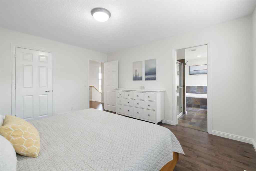 MLS® A2247491 - 29 Sunset Close  in Sunset Ridge Cochrane, Residential
