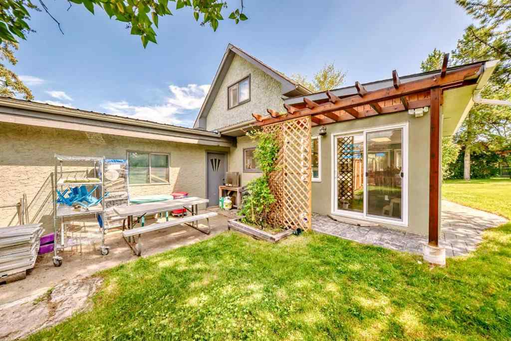 MLS® A2247493 - 6807 Bow Crescent NW in Bowness Calgary, Residential