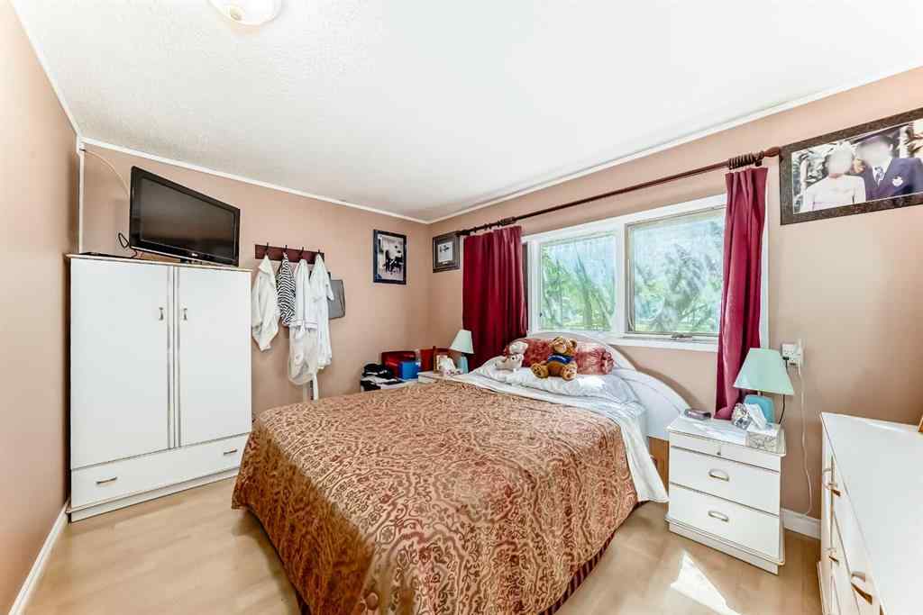 MLS® A2247493 - 6807 Bow Crescent NW in Bowness Calgary, Residential