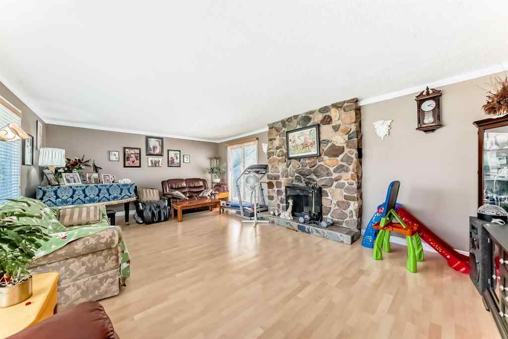 MLS® A2247493 - 6807 Bow Crescent NW in Bowness Calgary, Residential