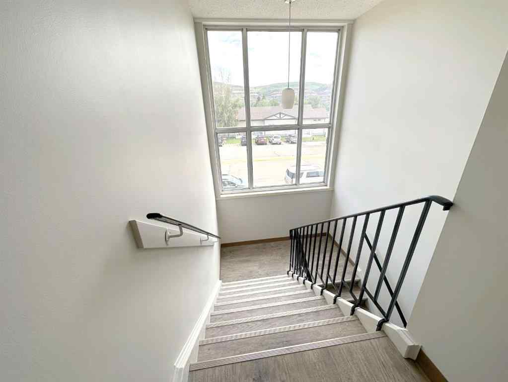 MLS® A2247539 - 601 7 Street E in Riverview Park Drumheller, Commercial