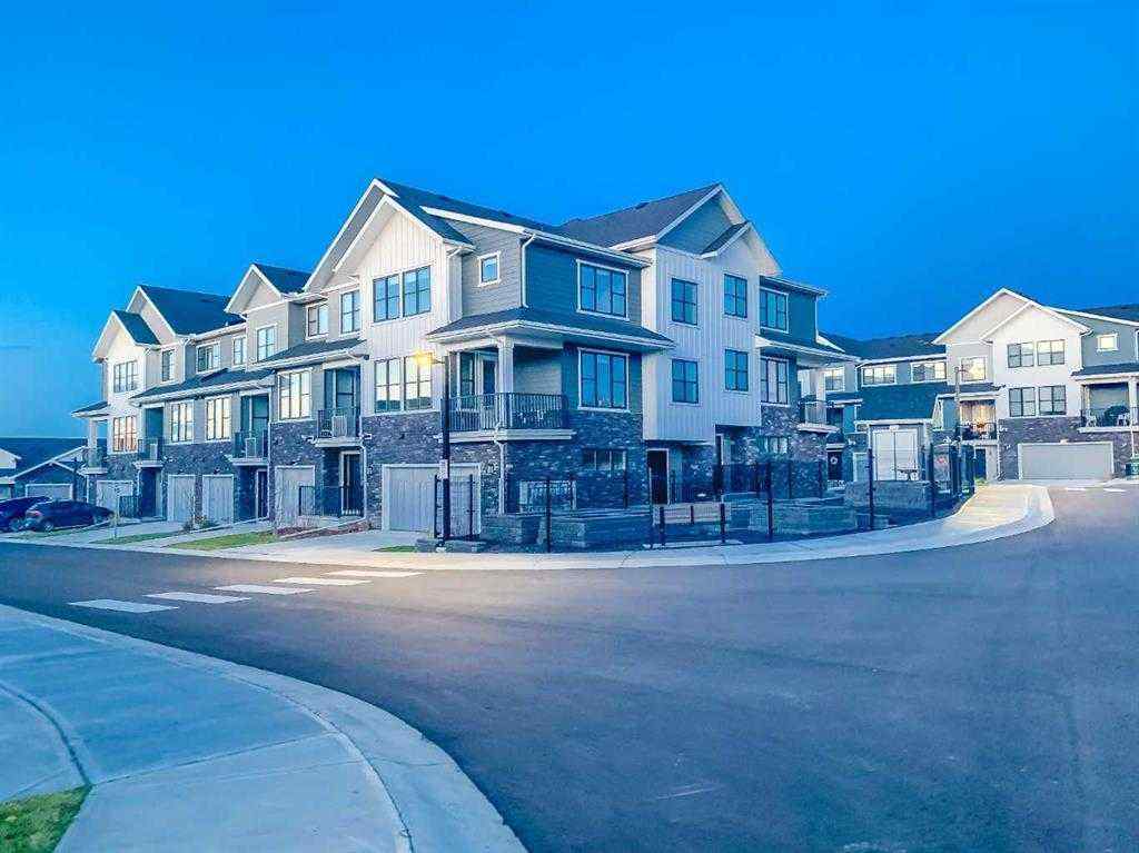 MLS® A2247557 - 917 Crestridge Common SW in Crestmont Calgary, Residential