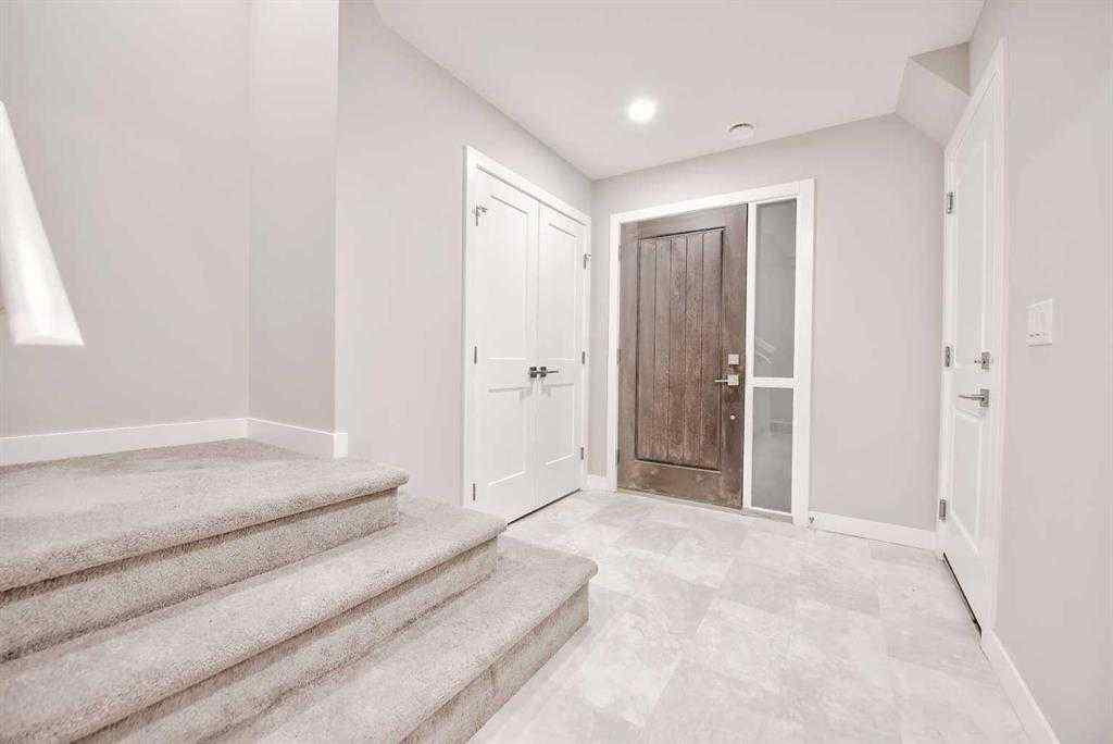 MLS® A2247557 - 917 Crestridge Common SW in Crestmont Calgary, Residential