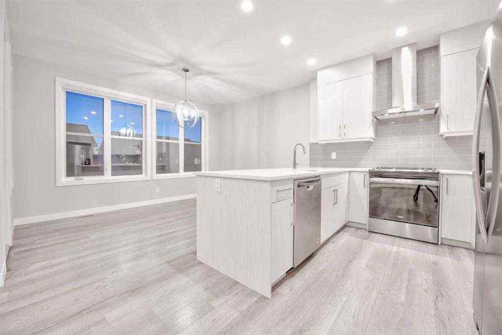 MLS® A2247557 - 917 Crestridge Common SW in Crestmont Calgary, Residential