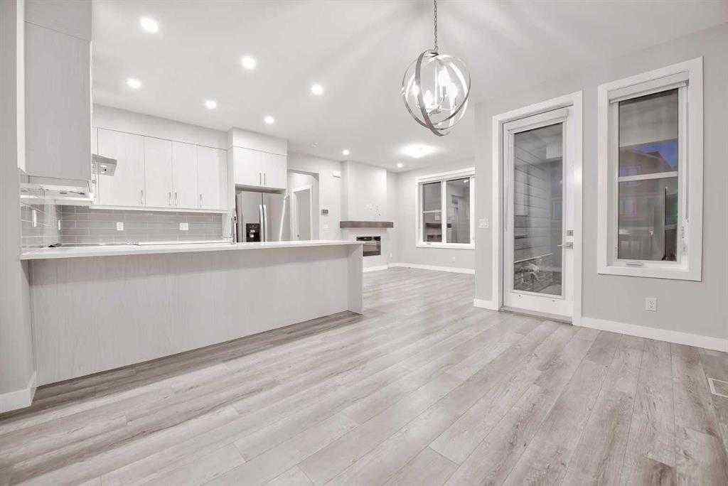 MLS® A2247557 - 917 Crestridge Common SW in Crestmont Calgary, Residential