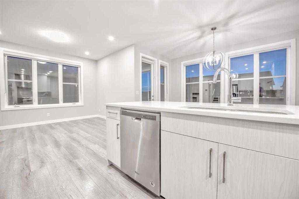 MLS® A2247557 - 917 Crestridge Common SW in Crestmont Calgary, Residential