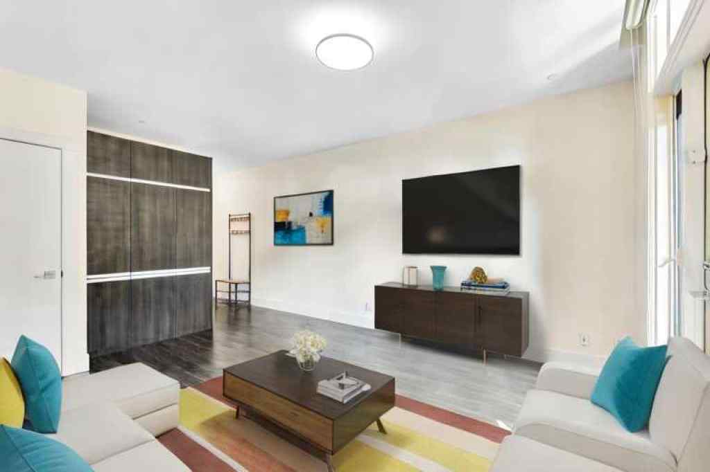 MLS® A2247558 - Unit #203 108 13 Avenue NE in Crescent Heights Calgary, Residential