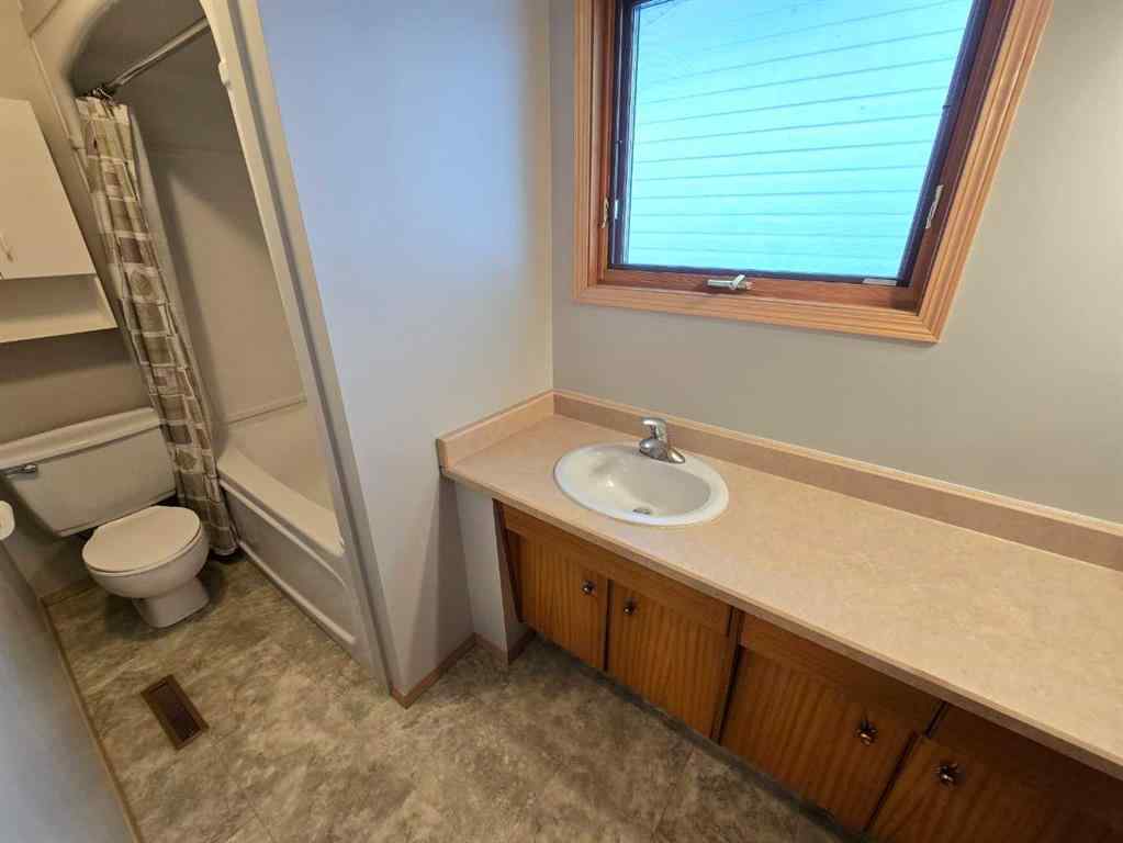 MLS® A2247563 - 5510 50 Street  in NONE Berwyn, Residential