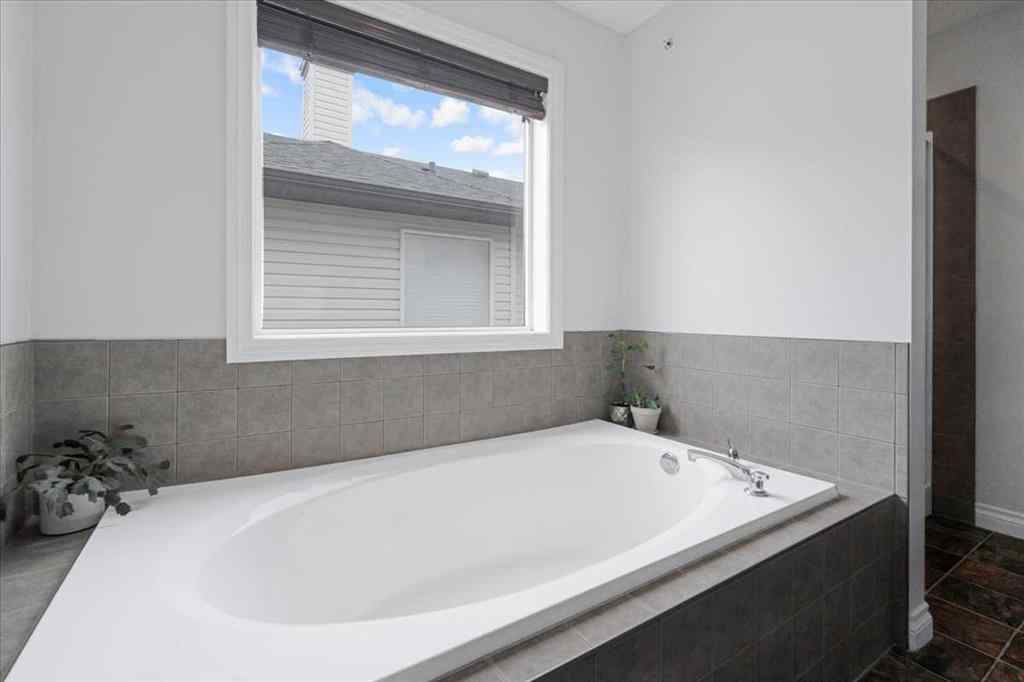 MLS® A2247564 - 1617 High Park Drive NW in Highwood Village High River, Residential