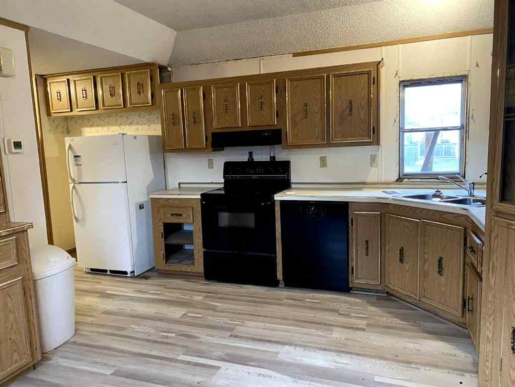 MLS® A2247576 - 9713 102 Avenue  in N/A Clairmont, Residential
