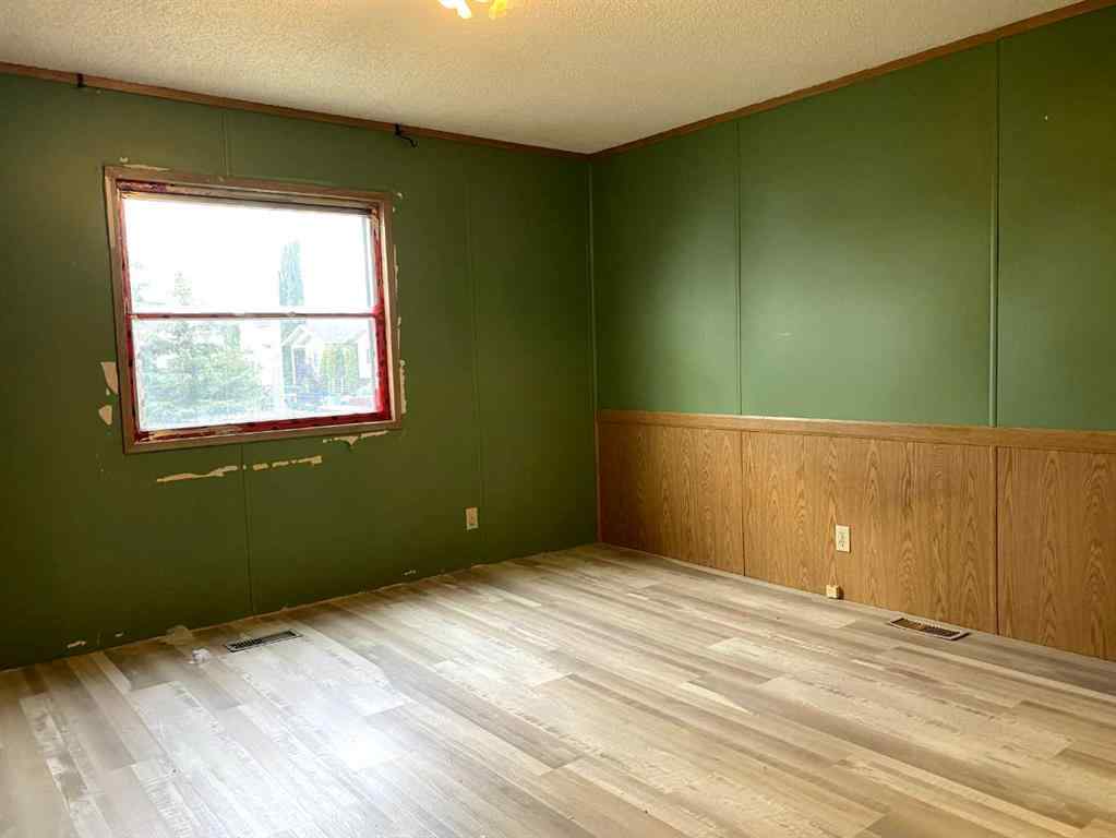 MLS® A2247576 - 9713 102 Avenue  in N/A Clairmont, Residential