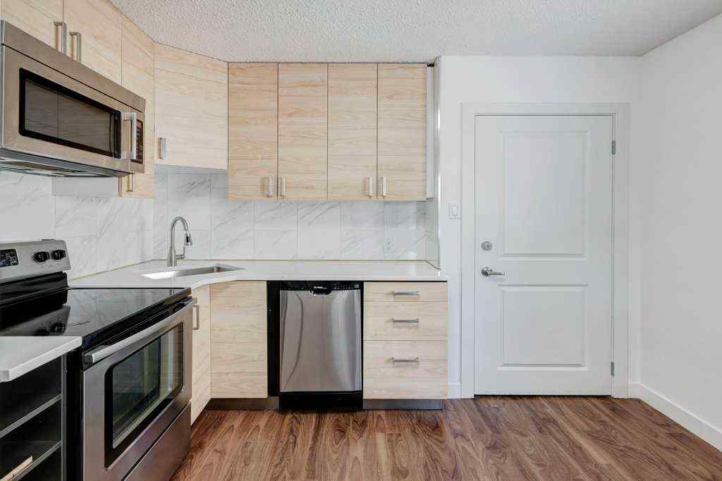 MLS® A2247580 - 3105 A & B, 3017 A & B 38 Street SW in Glenbrook Calgary, Residential
