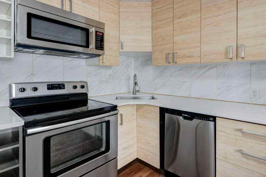 MLS® A2247580 - 3105 A & B, 3017 A & B 38 Street SW in Glenbrook Calgary, Residential